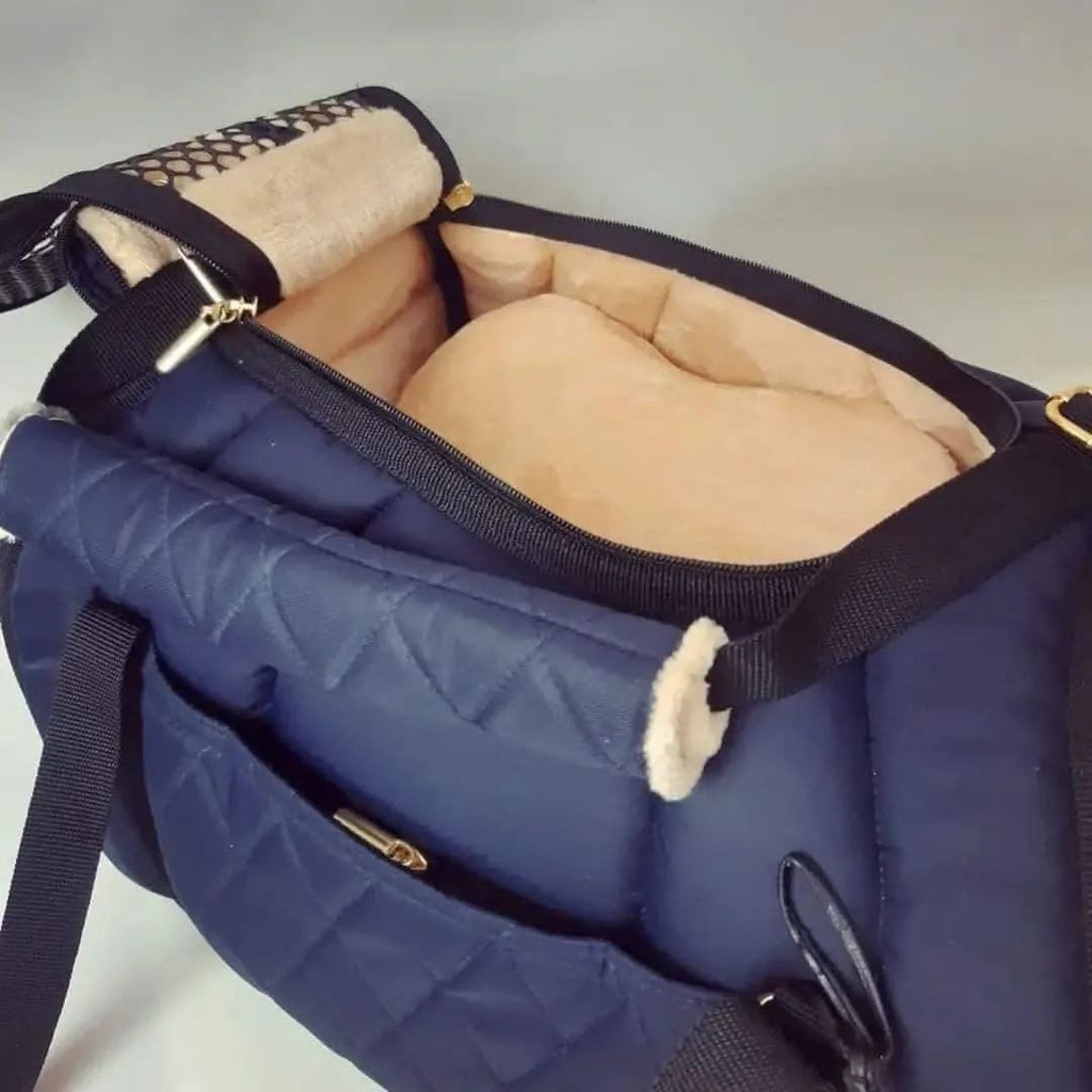Vanilly pet set. Carrier made of waterproof fabric with warm lining, blanket and pillow. Dark blue/beige.