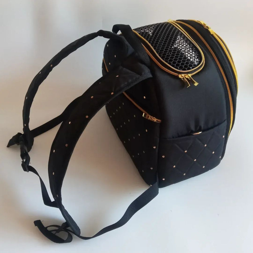 Vanilly quilted pet backpack. Made of waterproof quilted fabric with cotton lining.