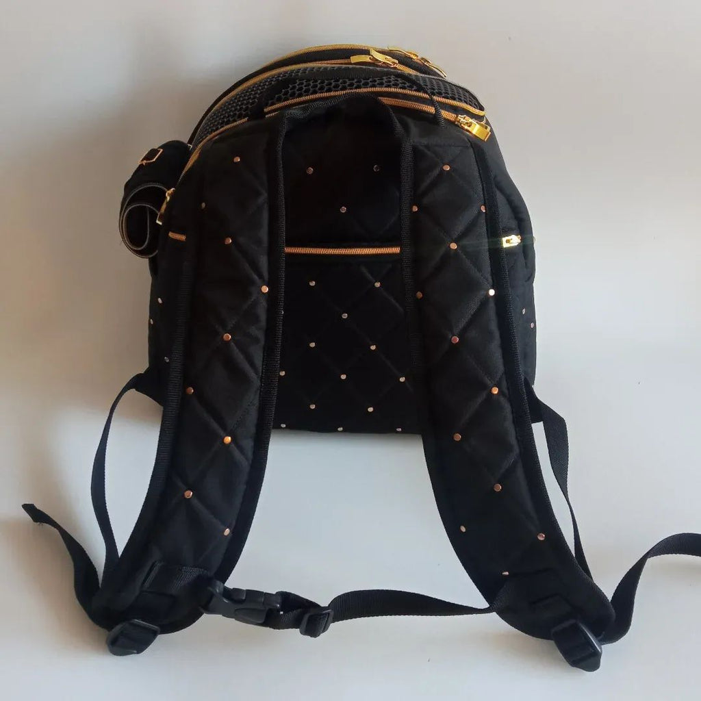 Vanilly quilted pet backpack. Made of waterproof quilted fabric with cotton lining.