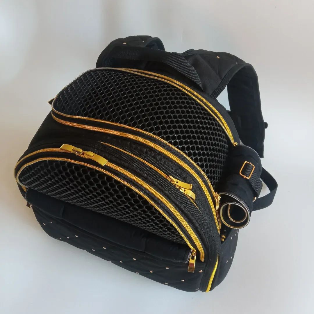 Vanilly quilted pet backpack. Made of waterproof quilted fabric with cotton lining.