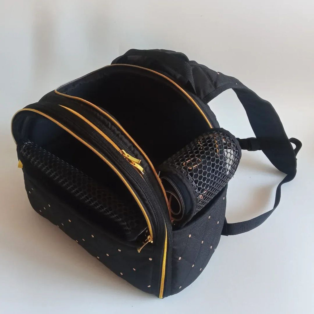 Vanilly quilted pet backpack. Made of waterproof quilted fabric with cotton lining.